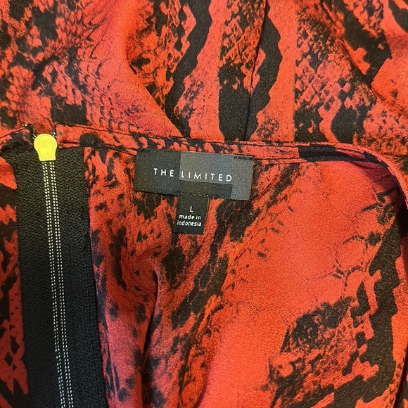 ❤️The Limited❤️Red and black snake print blouse, size L. - Picture 5 of 8